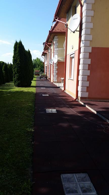 Boglarka Apartman Hajdúszoboszló Екстериор снимка